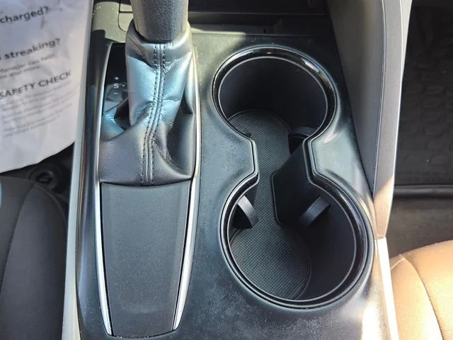 Used 2018 Silver Toyota LE image 18