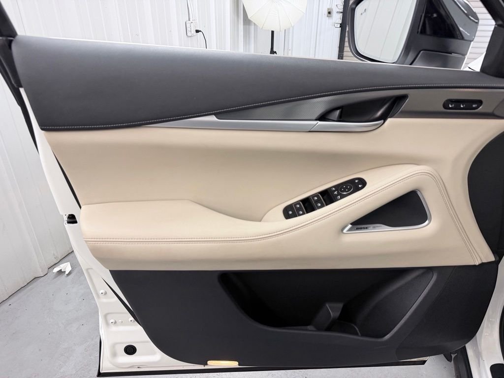 Used 2023 White INFINITI LUXE image 11