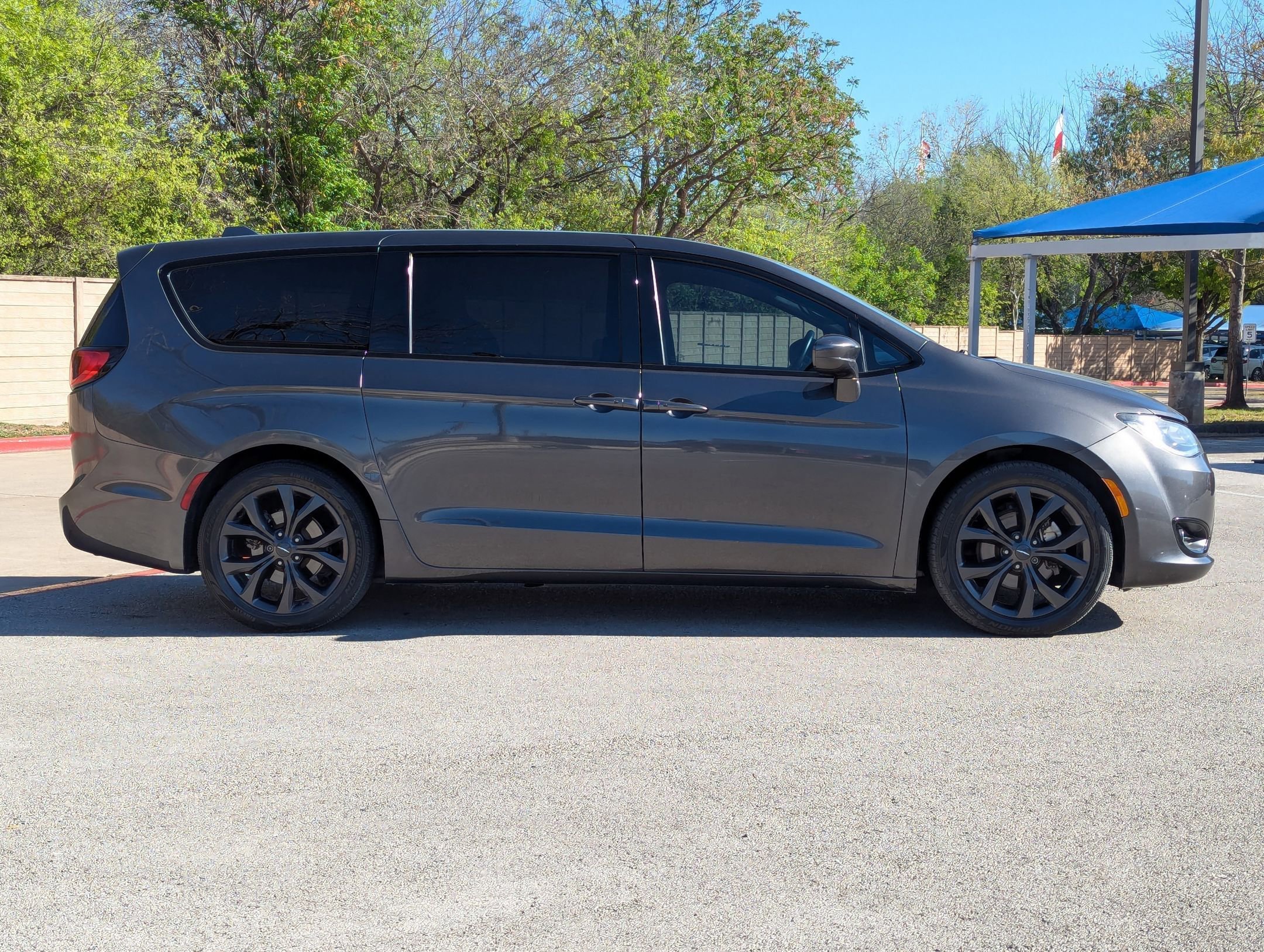 Used 2018 Chrysler Pacifica Touring Plus with VIN 2C4RC1FG3JR204484 for sale in Selma, TX