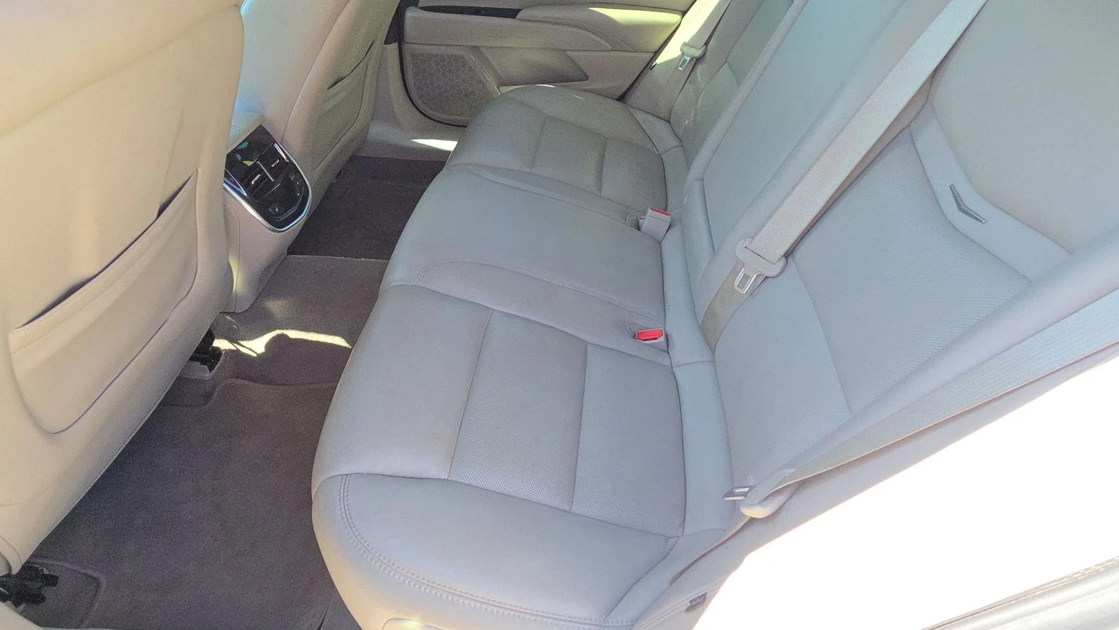 Used 2016 White Cadillac Luxury image 21