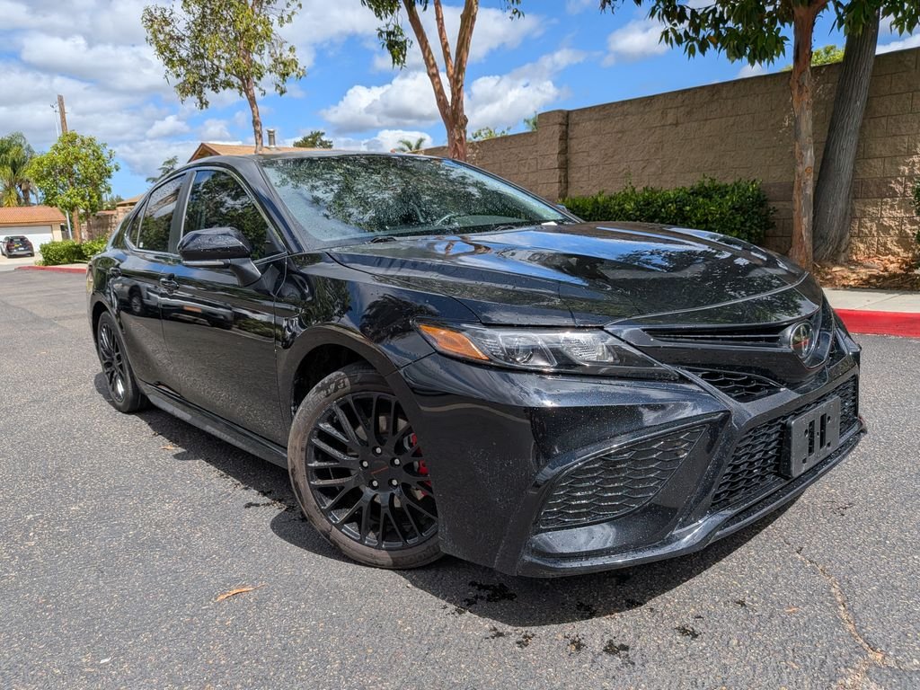 2023 Toyota Camry SE's photo
