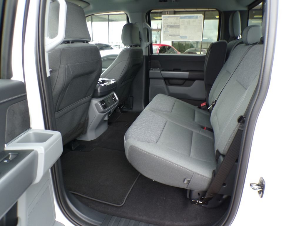 New 2026 Oxford White Ford XLT image 30