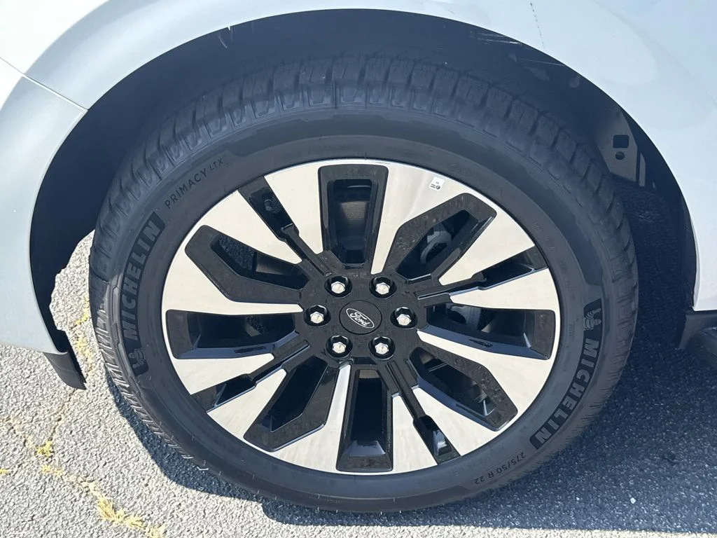 New 2027 White Ford Platinum image 11