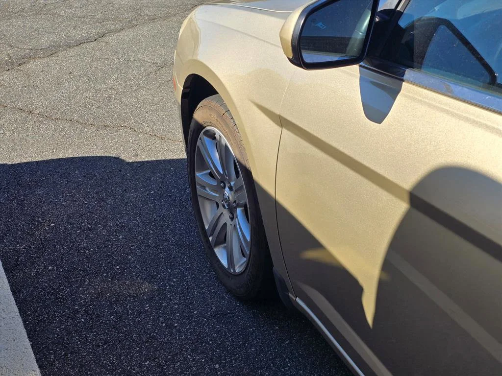 Used 2010 Gold Chrysler Touring image 20
