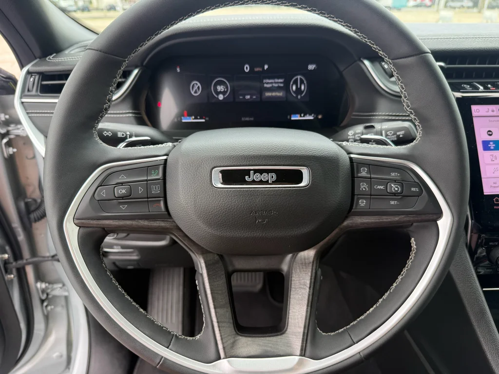 Used 2025 SILVER ZYNITH Jeep Limited image 20