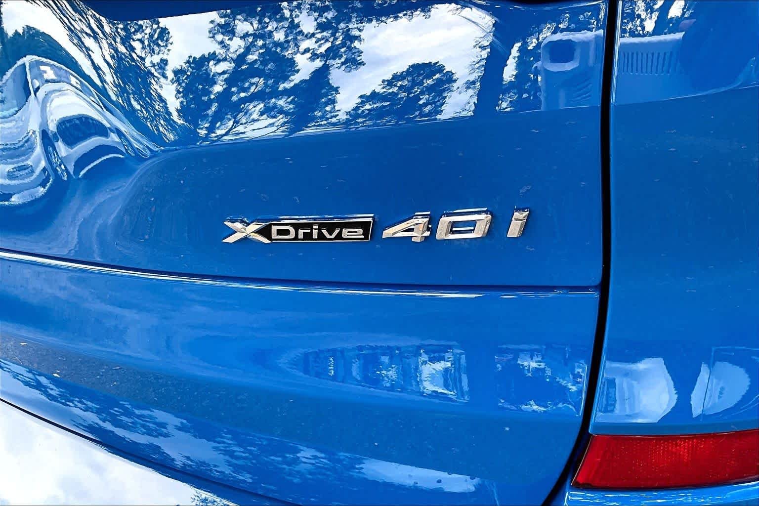 New 2026 Gentian Blue BMW xDrive40i image 15