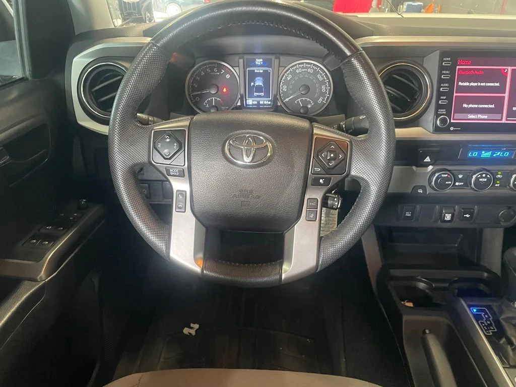 Used 2022 White Toyota SR5 image 13