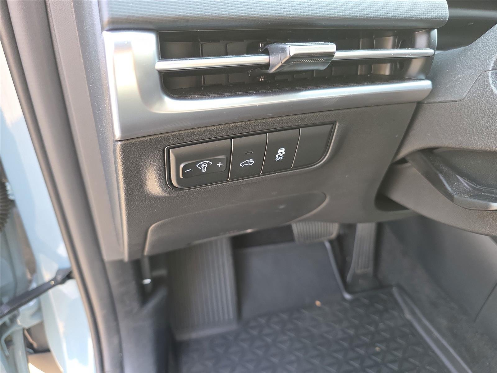 Used 2025 Blue Stone Hyundai SEL image 18
