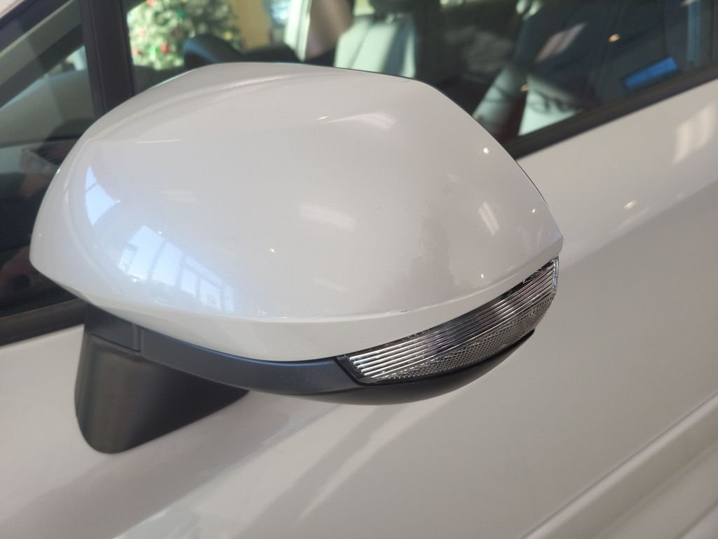 2025 Toyota Corolla XLE - Photo 25