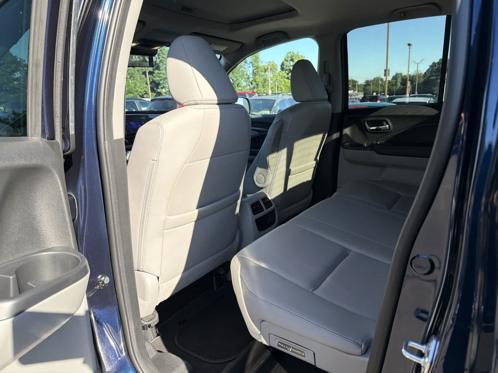 Used 2023 Obsidian Blue Pearl Honda RTL image 9