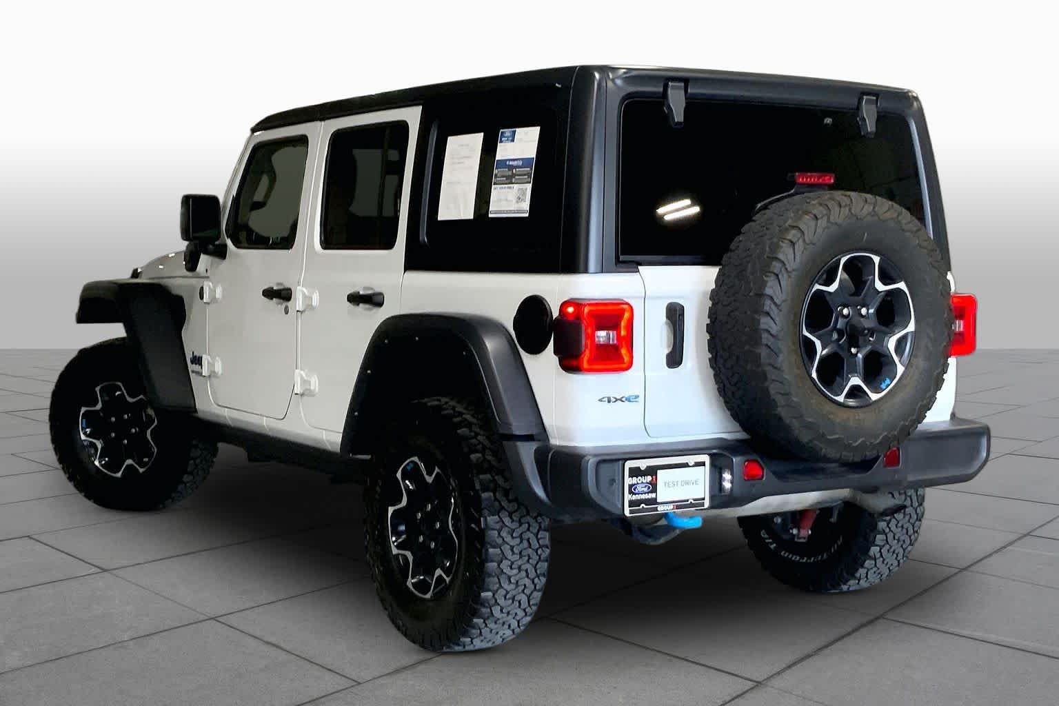 Used 2022 Bright White Clearcoat Jeep Unlimited Rubicon image 12
