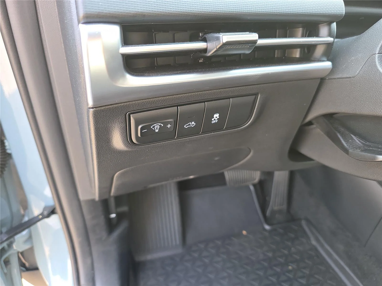Used 2025 Blue Stone Hyundai SEL image 18