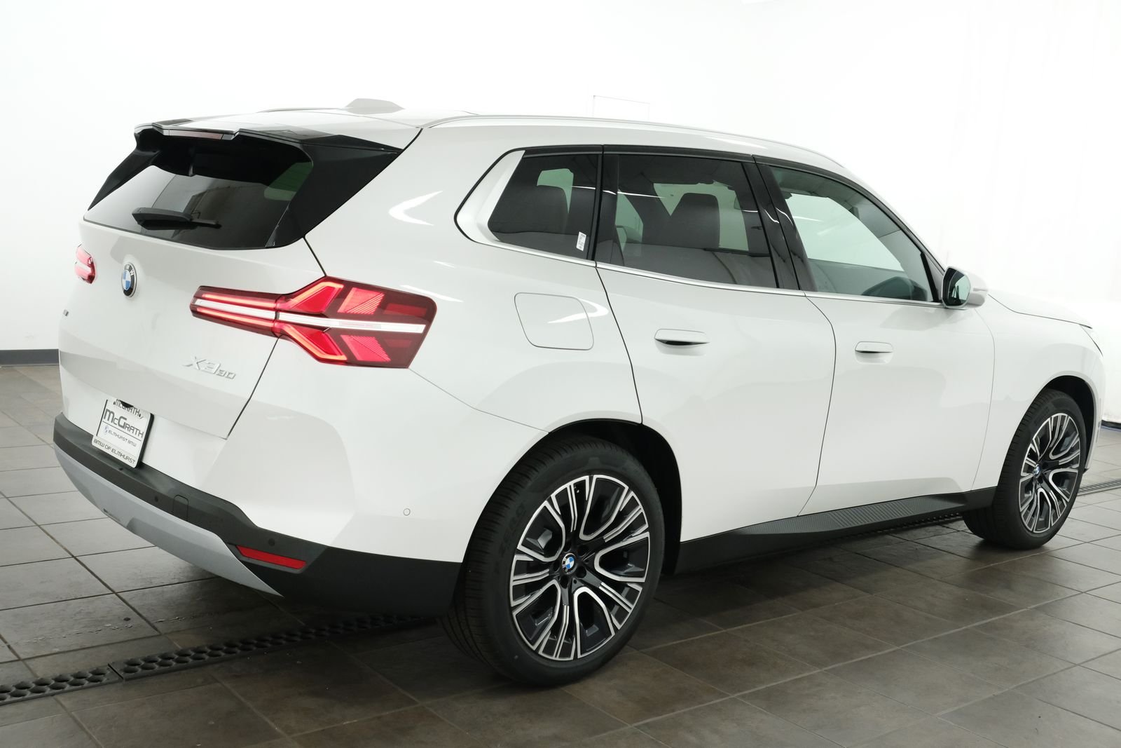 New 2026 Mineral White Metallic BMW 30 xDrive image 5
