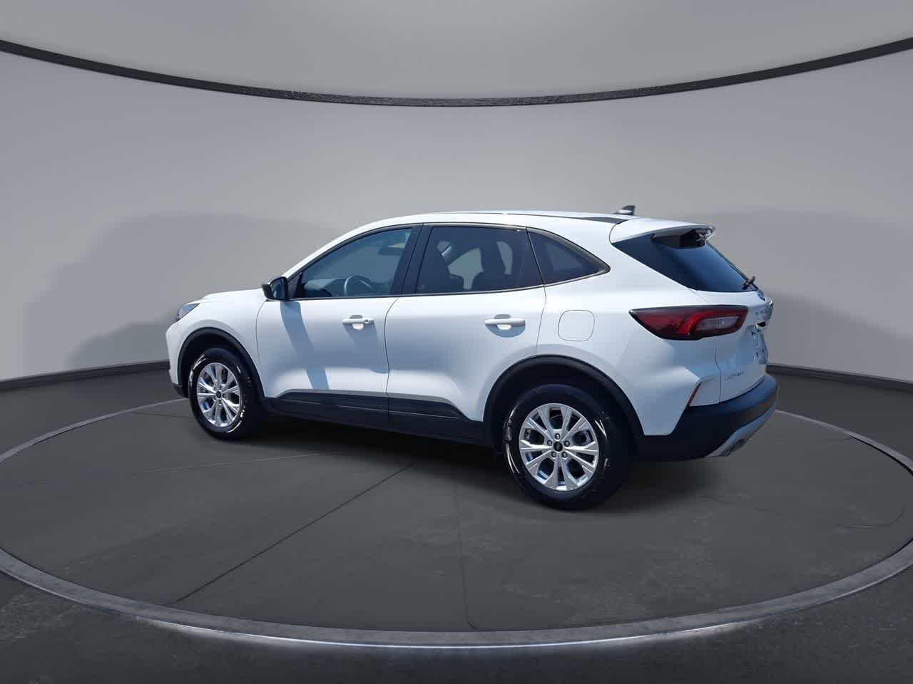 Used 2025 Oxford White Clearcoat Ford Active image 6