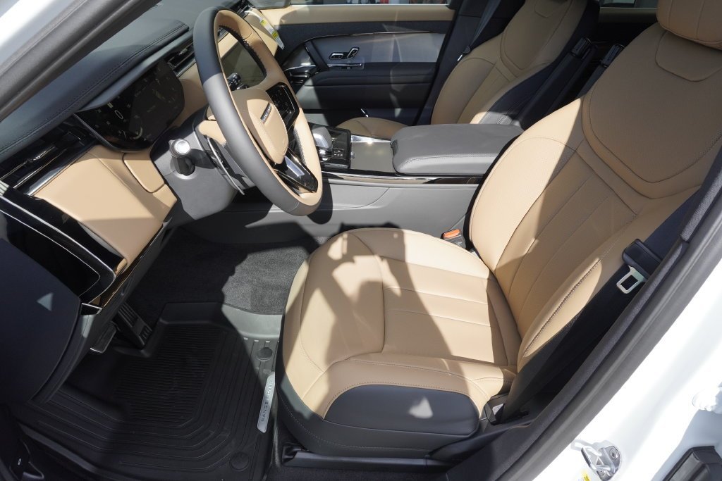 New 2026 Fuji White LAND ROVER Dynamic SE image 19