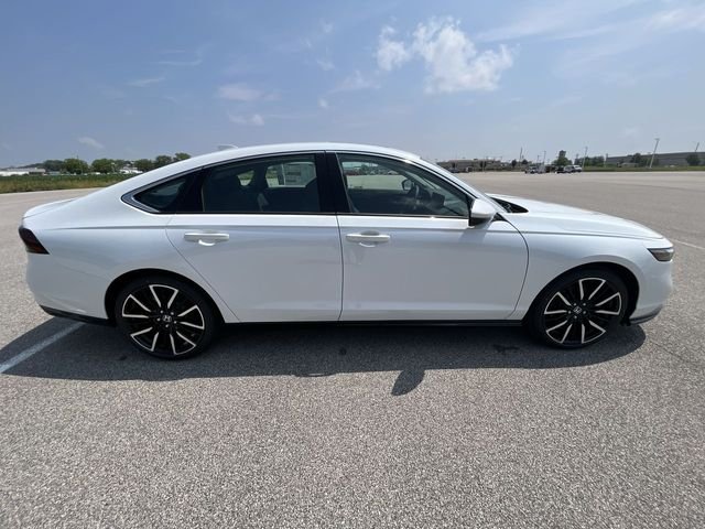 Used 2024 Platinum White Honda Touring image 13