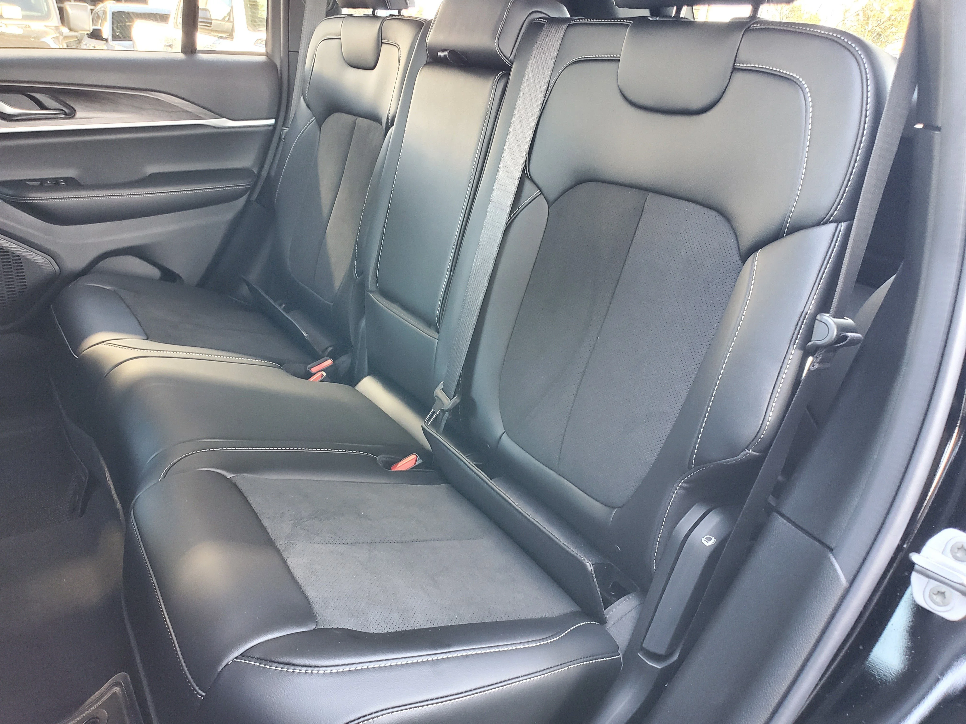 New 2026 Diamond Black Crystal Pearlcoat Jeep Altitude image 16