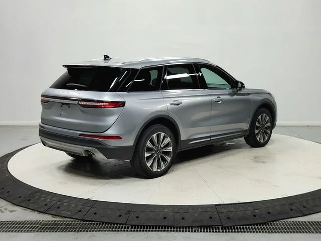 Used 2022 Silver Lincoln Reserve image 8