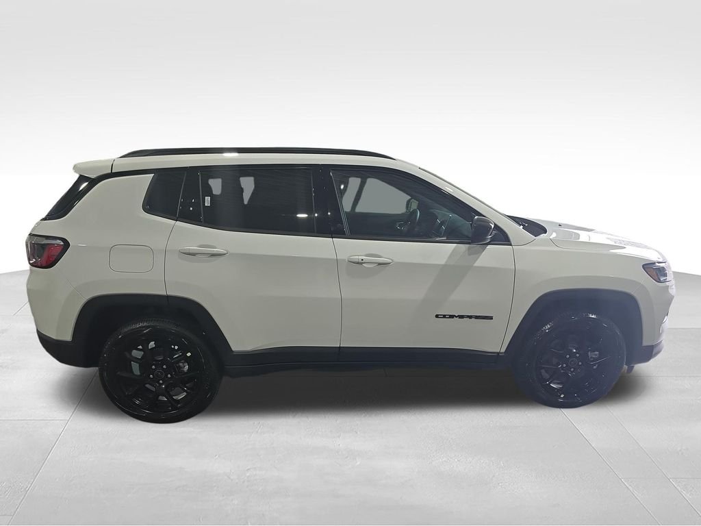New 2026 Bright White Clearcoat Jeep Latitude image 8