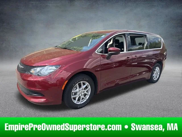 2023 Chrysler Voyager LX's photo