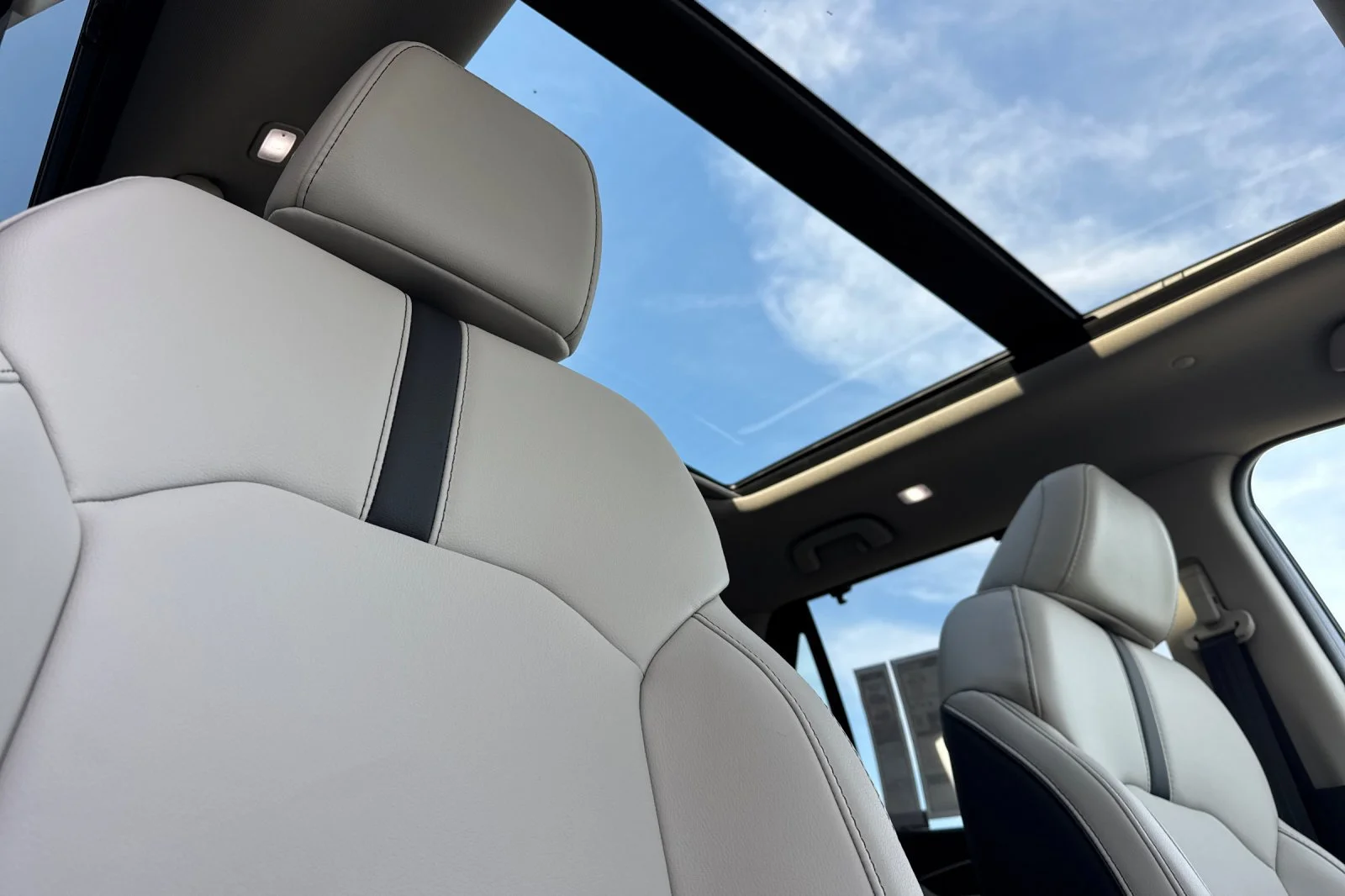 New 2026 Solar Silver Metallic Honda Touring image 19