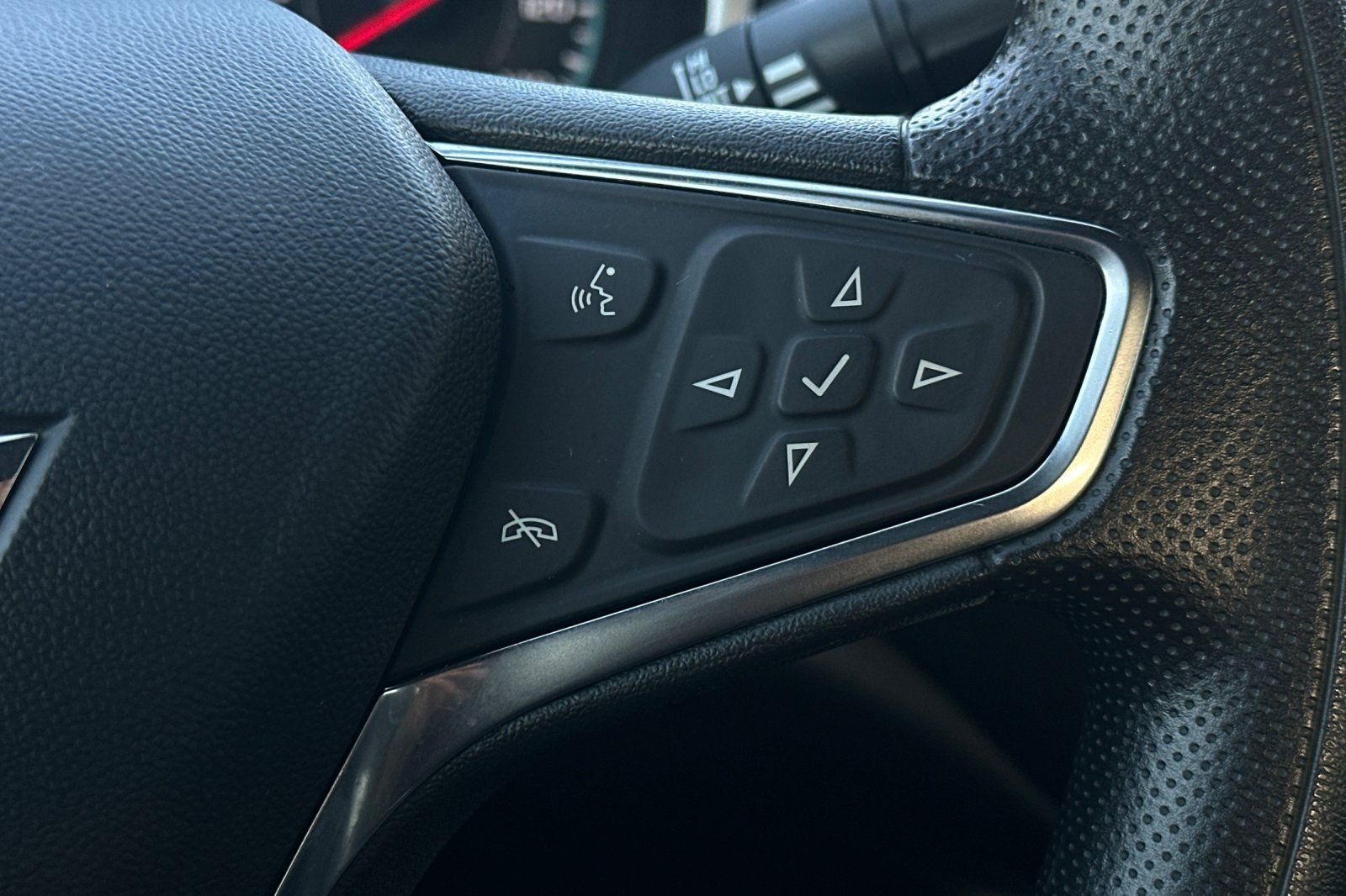 Used 2024 White Chevrolet LT image 26