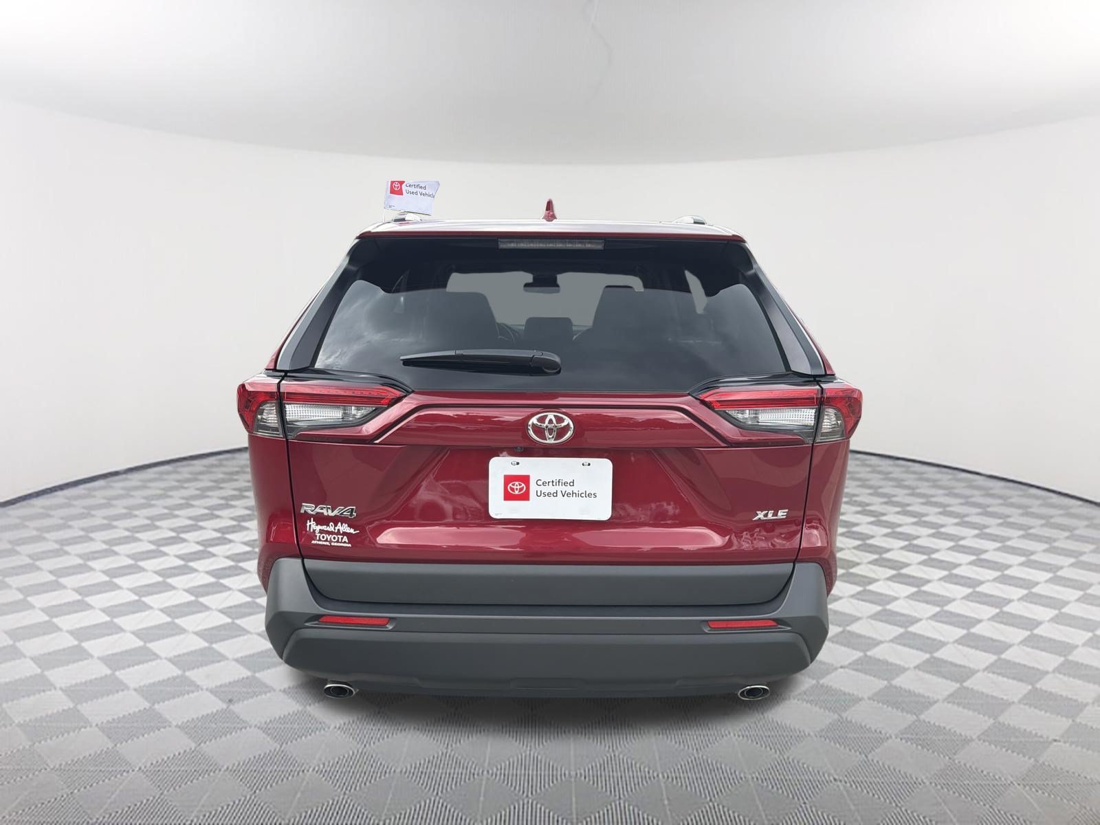 Used 2025 Ruby Flare Pearl Toyota XLE Premium image 15