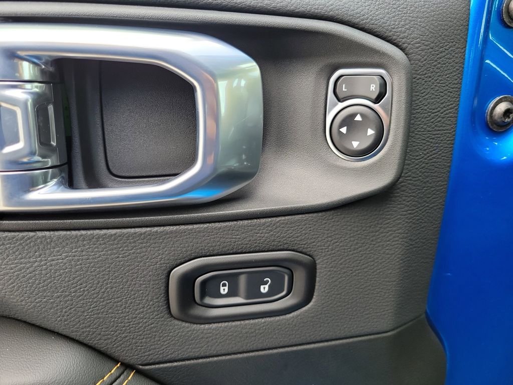 New 2026 Hydro Blue Pearl-Coat Exterior Paint Jeep Sahara image 19