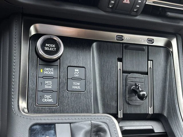Used 2024  Lexus 550 Overtrail+ image 39
