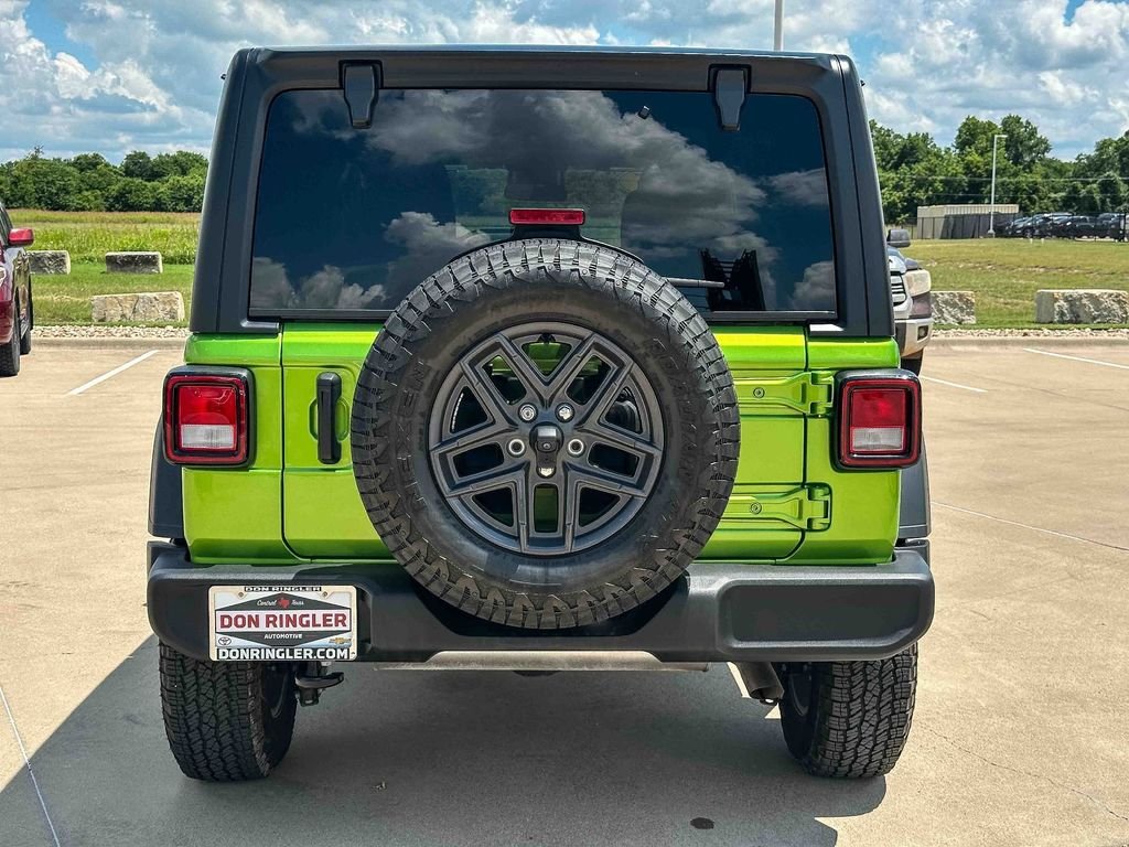 Used 2025 Green Jeep Sport S image 4