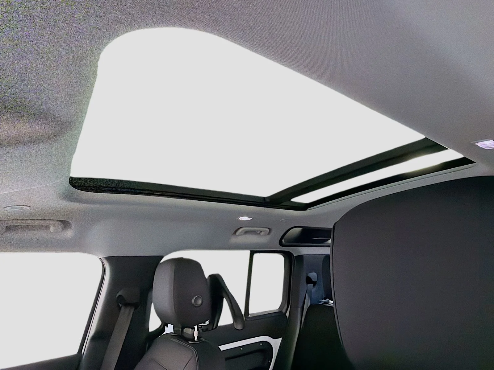 New 2026 Fuji White Land Rover S image 9