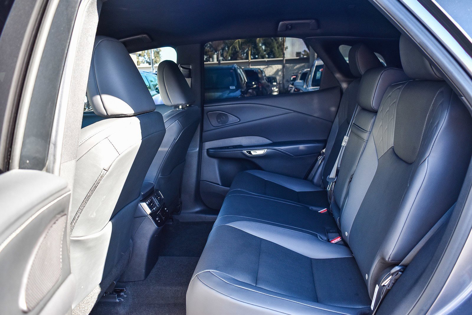 2023 Lexus RX 350 - Photo 17