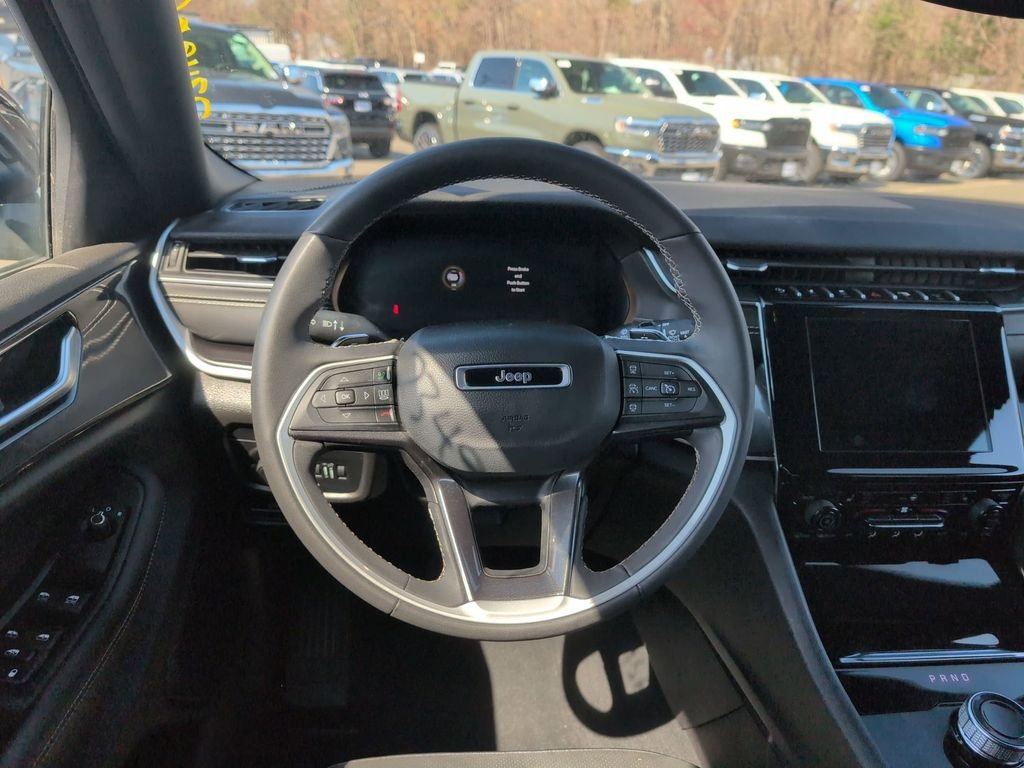 Used 2023 Gray Jeep Altitude image 12