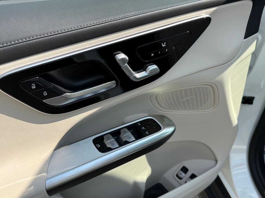 Used 2025 White Mercedes-Benz GLC 350e image 27