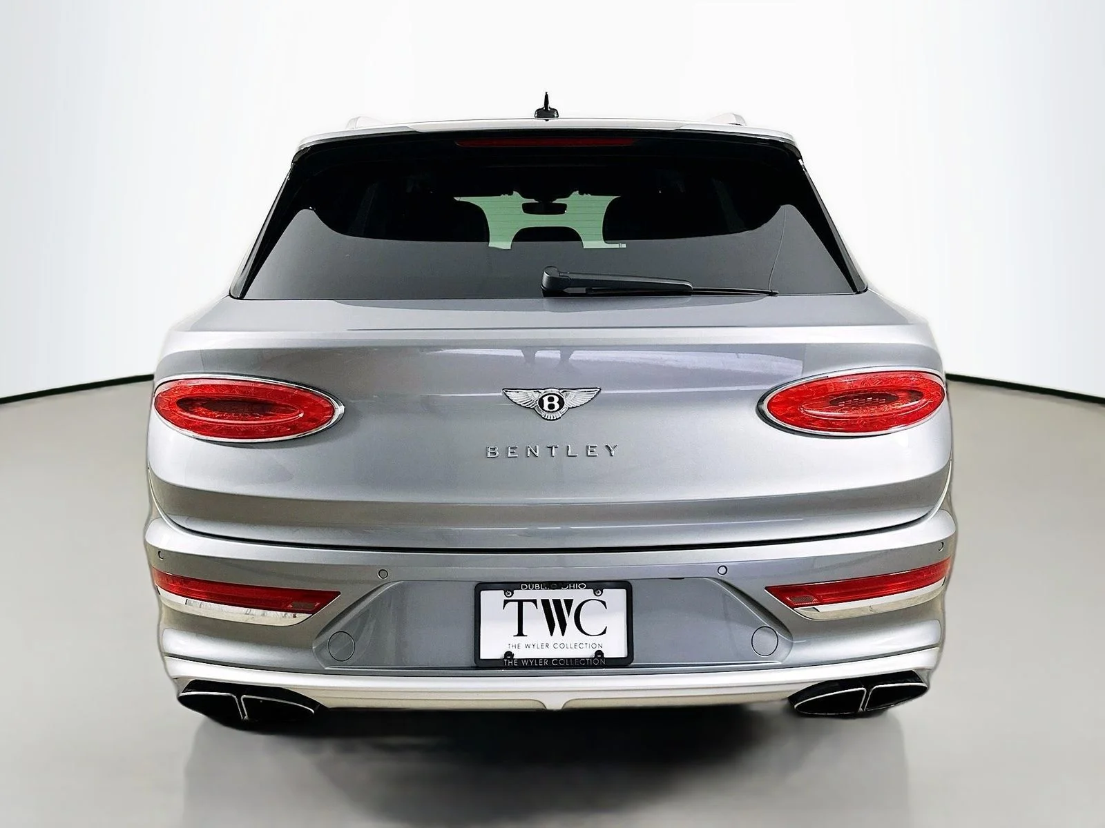 Used 2023 Silver Bentley  image 10