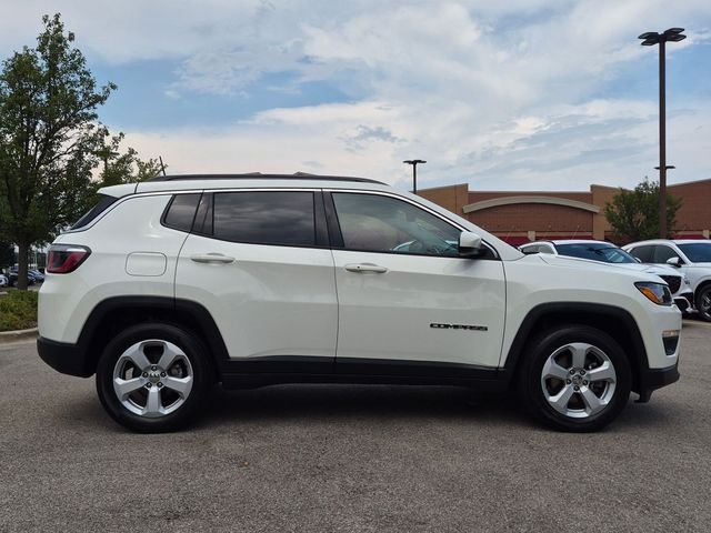 Used 2018 White Jeep Latitude image 9