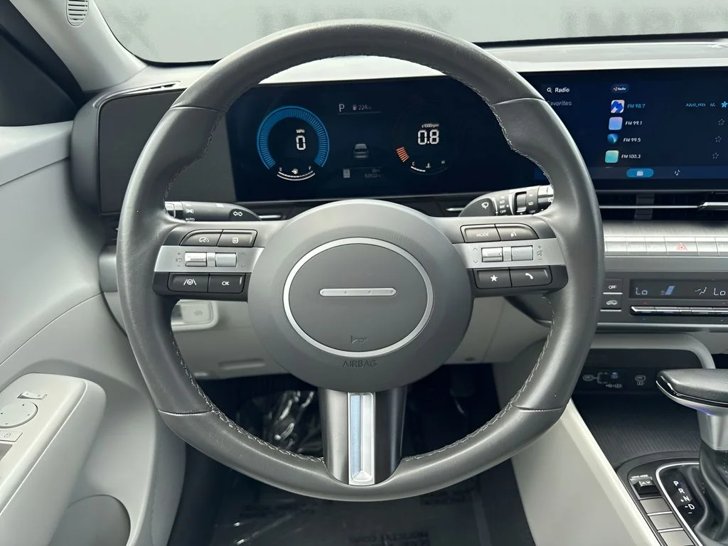 Used 2024 White Hyundai SEL image 13