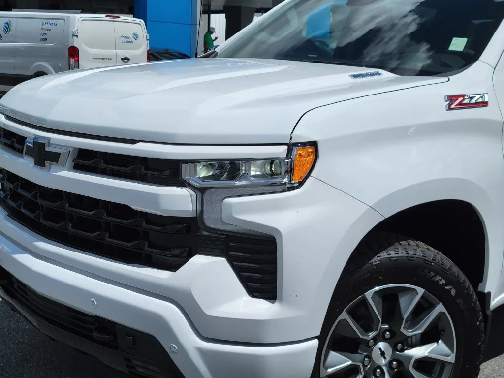 New 2026 Summit White Chevrolet RST image 10