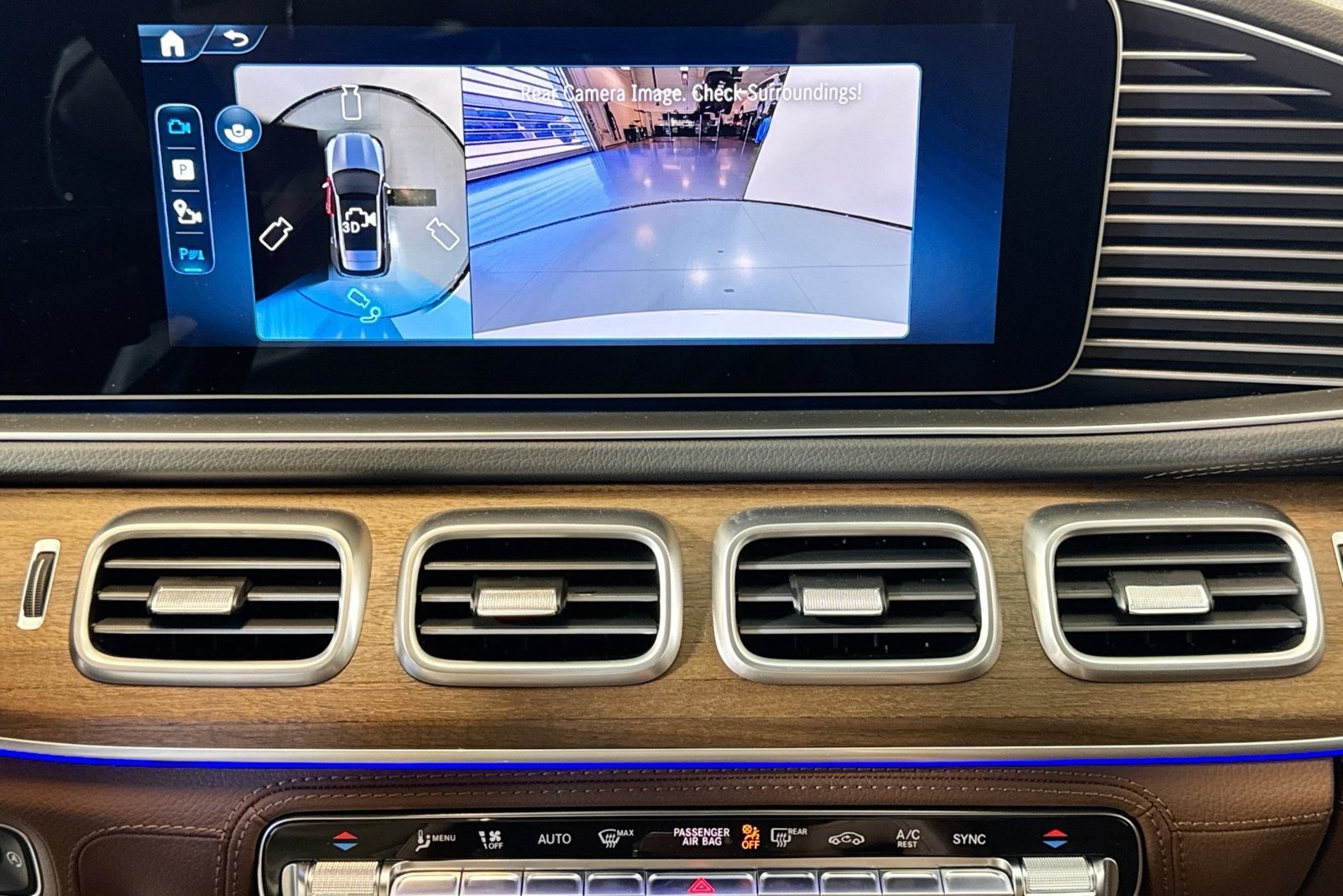 New 2026 MANUFAKTUR Moonlight White Metallic Mercedes-Benz GLE 450 image 13