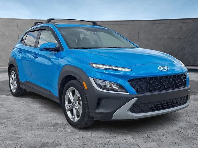 Used 2023 Green Hyundai SEL image 2