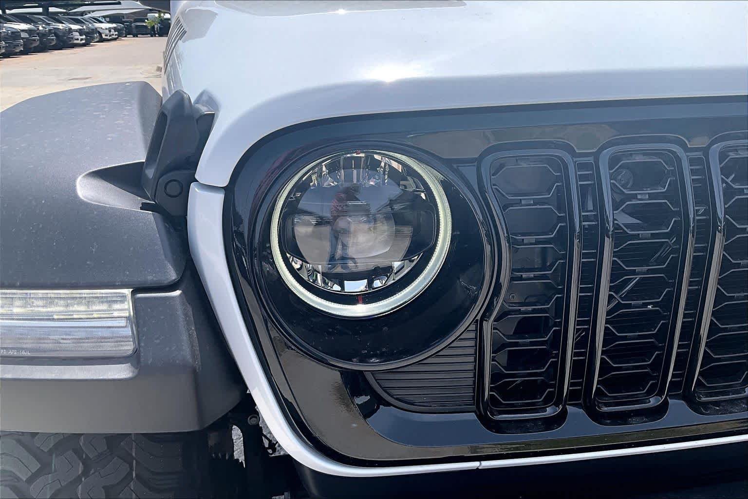 New 2026 Bright White Clear-Coat Exterior Paint Jeep Willys image 14