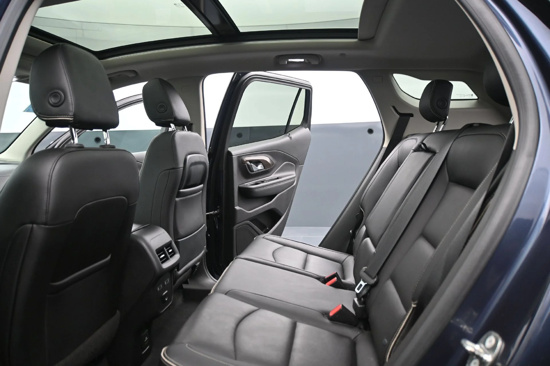 Used 2018 Blue Steel Metallic GMC Denali image 17