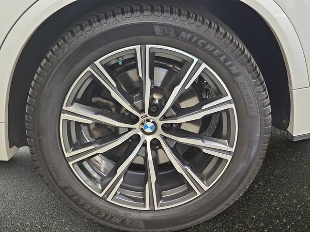 Used 2022 White BMW xDrive40i image 35