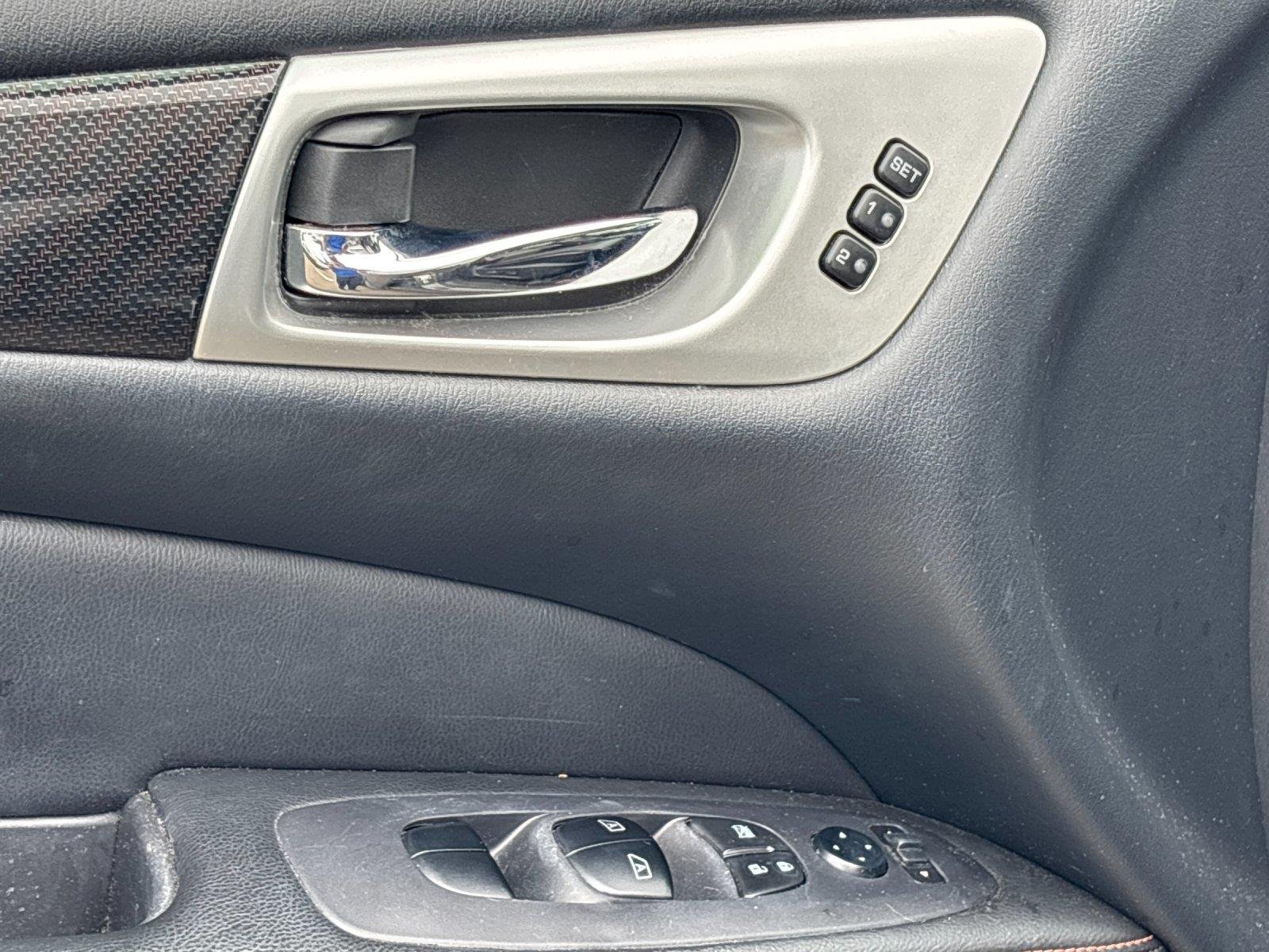 Used 2020  NISSAN SL image 13