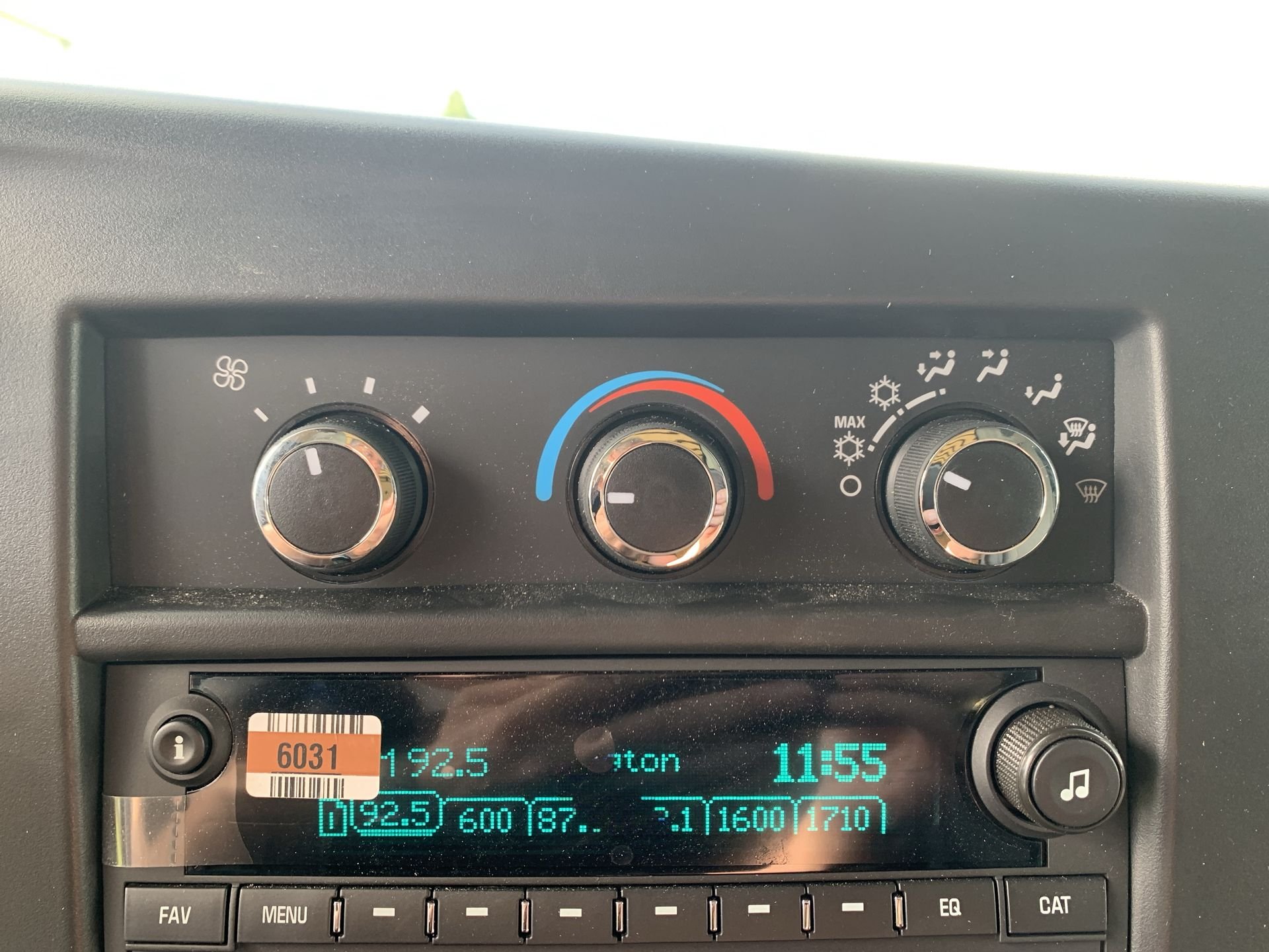 New 2025 Summit White GMC 1WT image 30