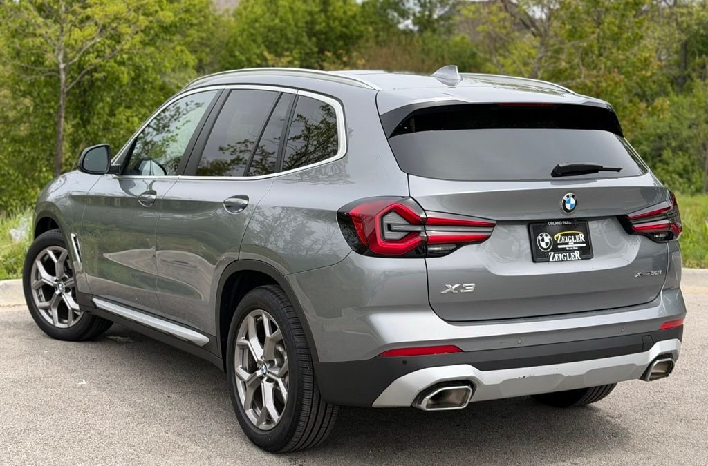 Used 2024 Gray BMW xDrive30i image 4