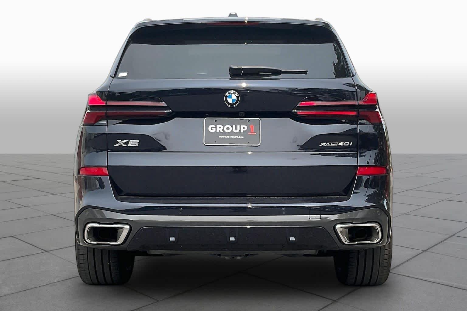 Used 2026 Carbon Black Metallic BMW xDrive40i image 4