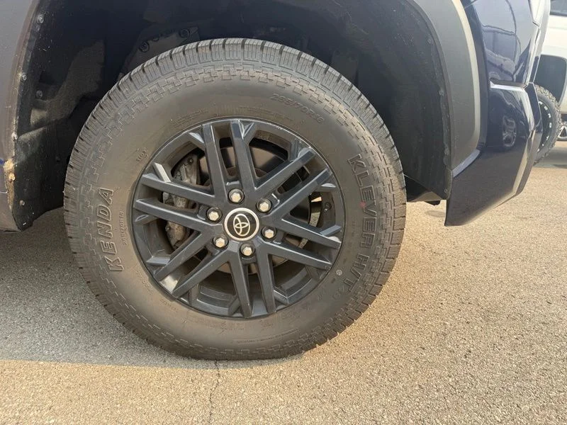 Used 2022  Toyota SR5 image 9