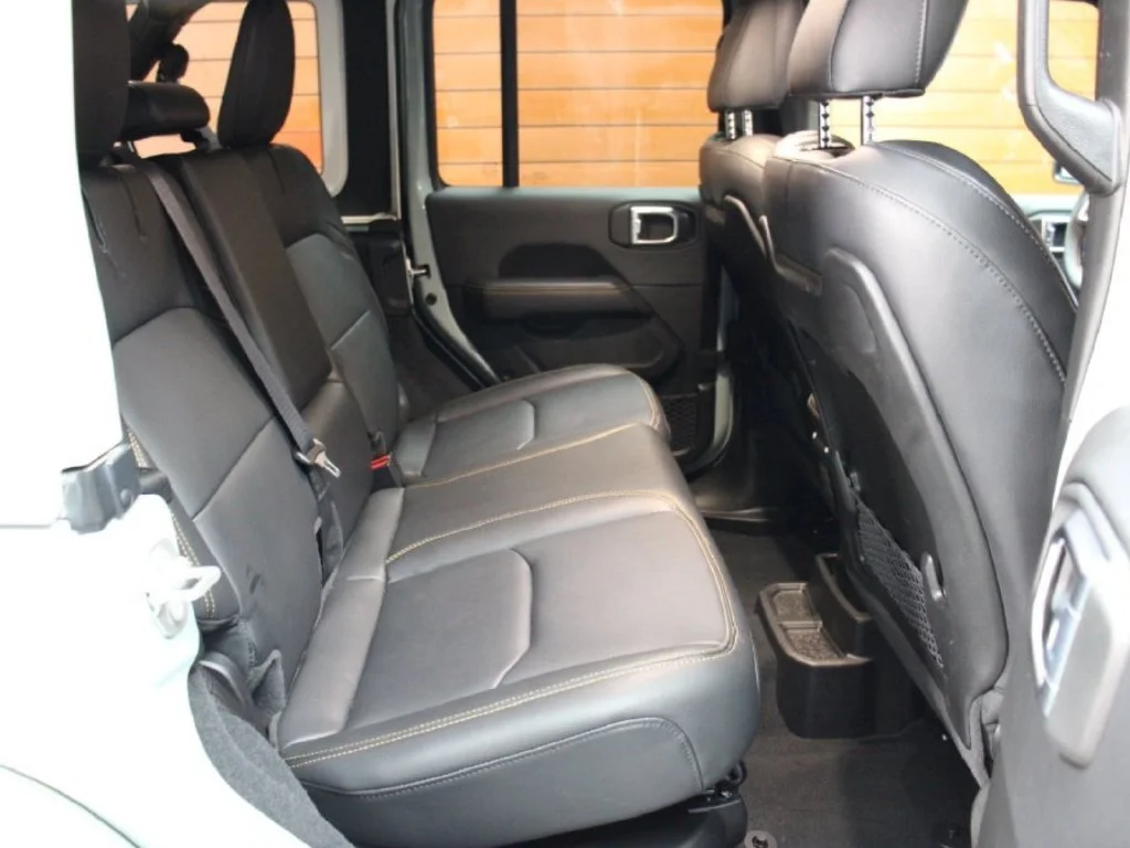 Used 2024 Earl Clearcoat Jeep Sahara 4xe image 9