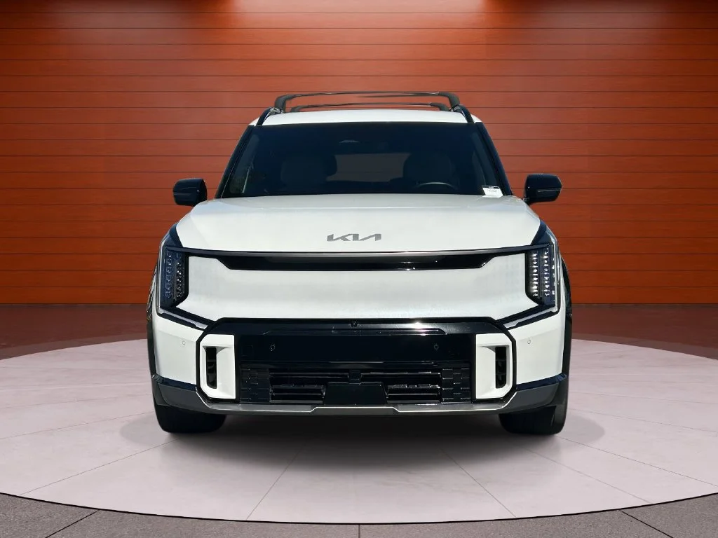 Used 2024 Snow White Pearl Kia GT-Line image 6